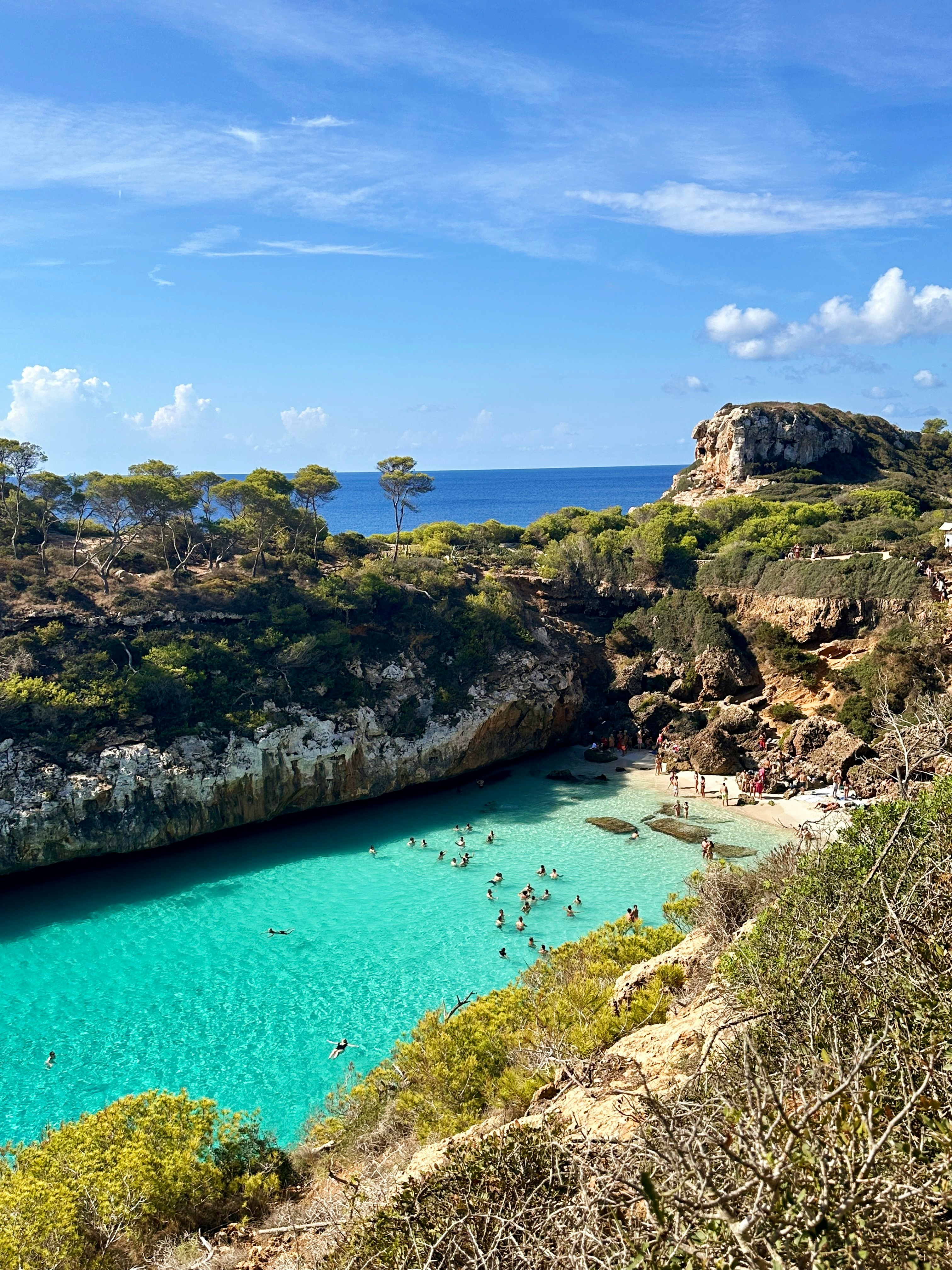 Familienurlaub Mallorca Badende Familien mit Kindern im Mittelmeer
