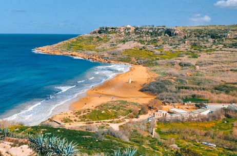 brueckentage-malta Ein breiter, wilder Strand