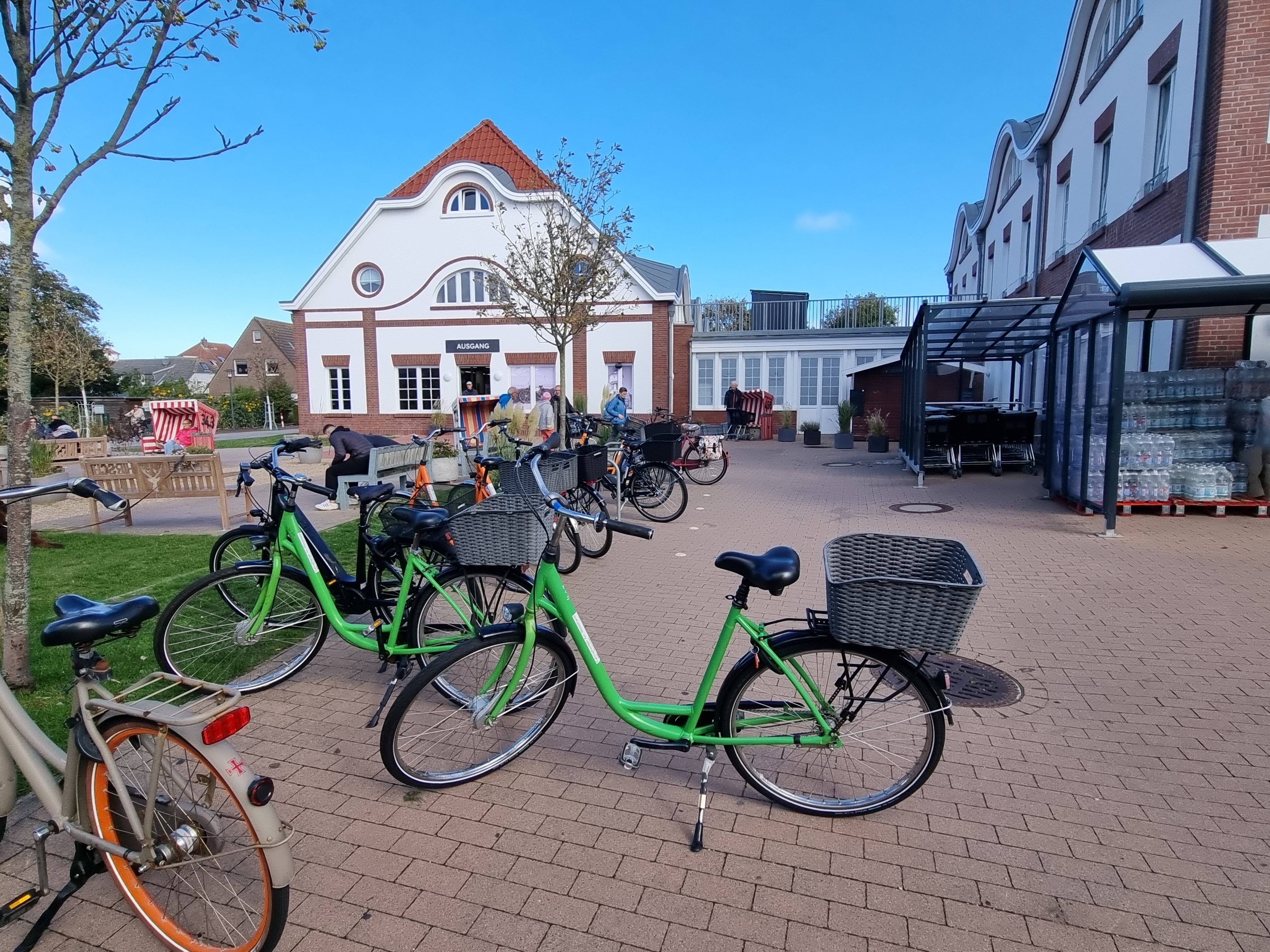 Mit dem Fahrrad zum Einkaufen auf Langeogg 