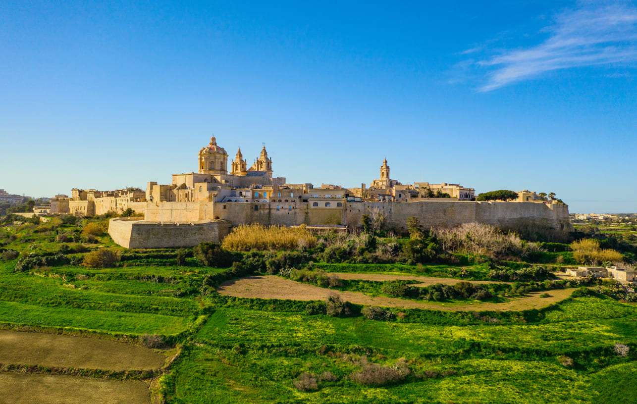 mdina-gozo eine-historische-stadt-liegt-mitten-im-grünen