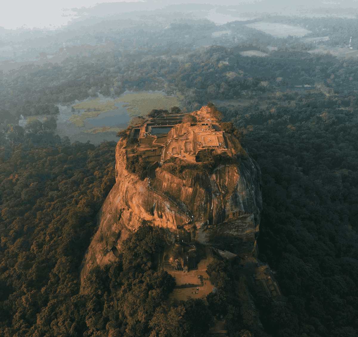 sri-lanka-sigiriya-felsen Ein riesiges Felsplateau inmitten grüner Natur