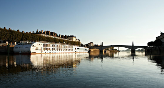 Ein AROSA Flusskreuzfahrtschiff