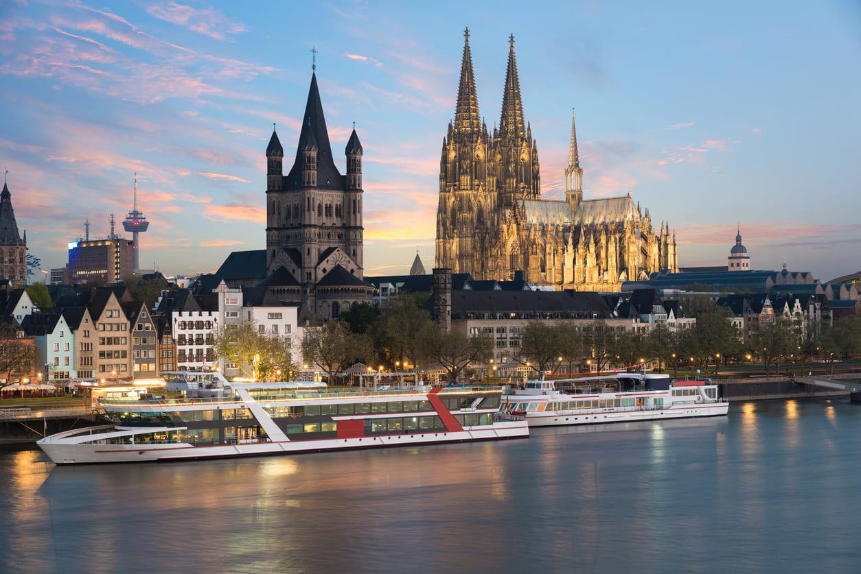 Flußkreuzfahrten Dom in Köln vom Flußkreuzfahrt Schiff