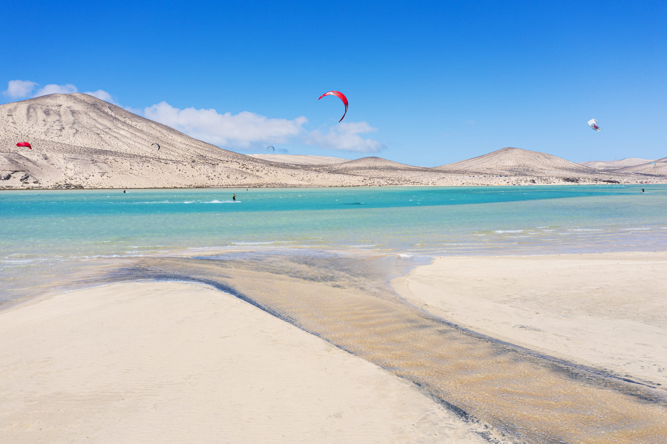 Fuerteventura Lagune mit Leitern und Sanddünen
