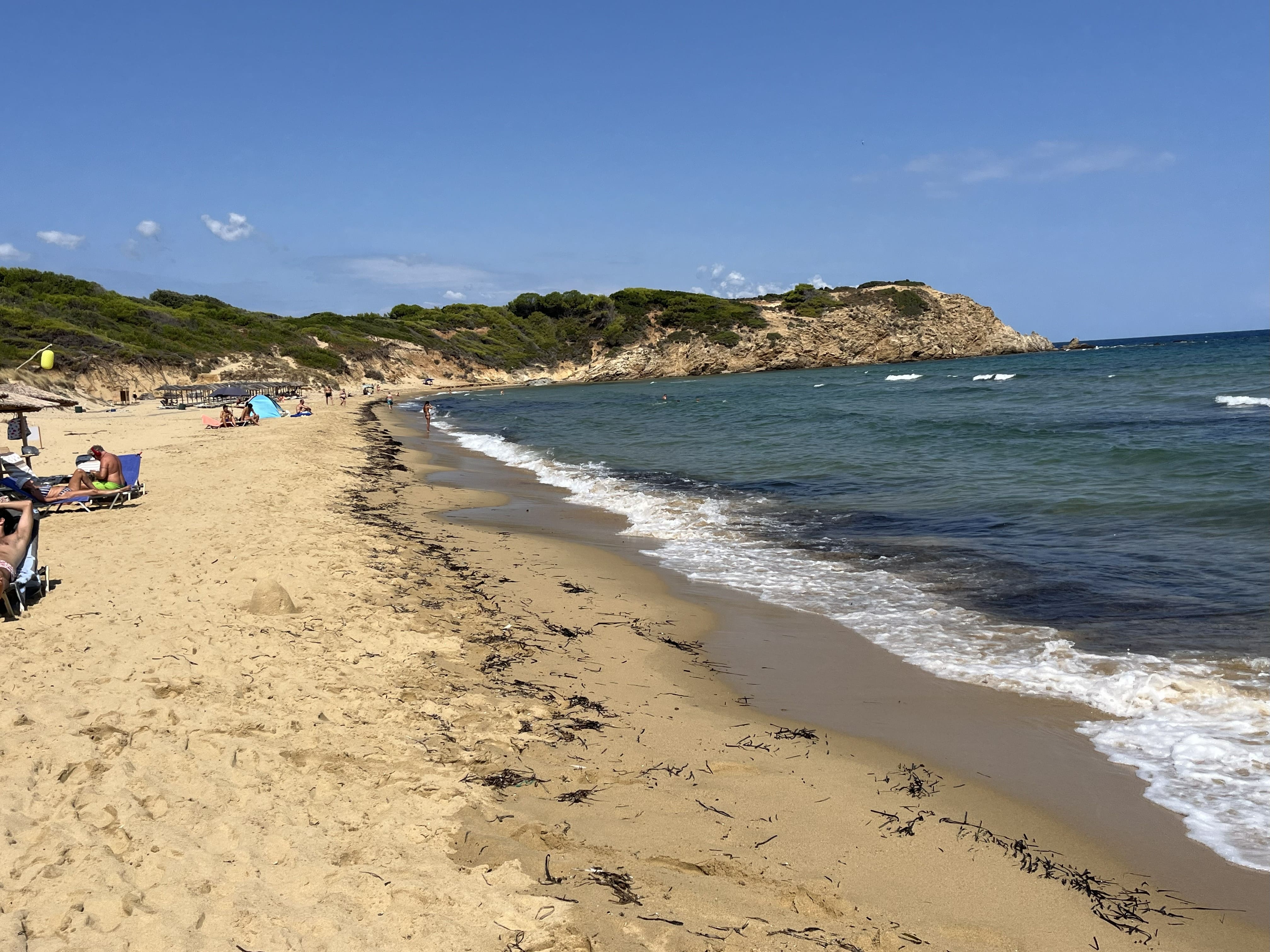 Skiathos Strandurlaub im Norden von Skiathos Goldgelber Sandstrand mit wenigen Badegästen